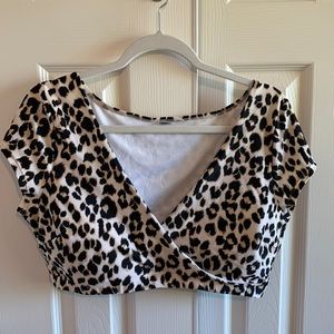 Old Navy cropped leopard bikini top, new without tags
